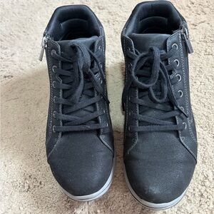 Clark lace up ankle sneaker